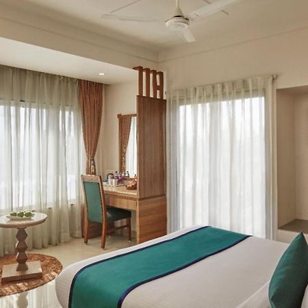 Click Hotel Nashik Extérieur photo
