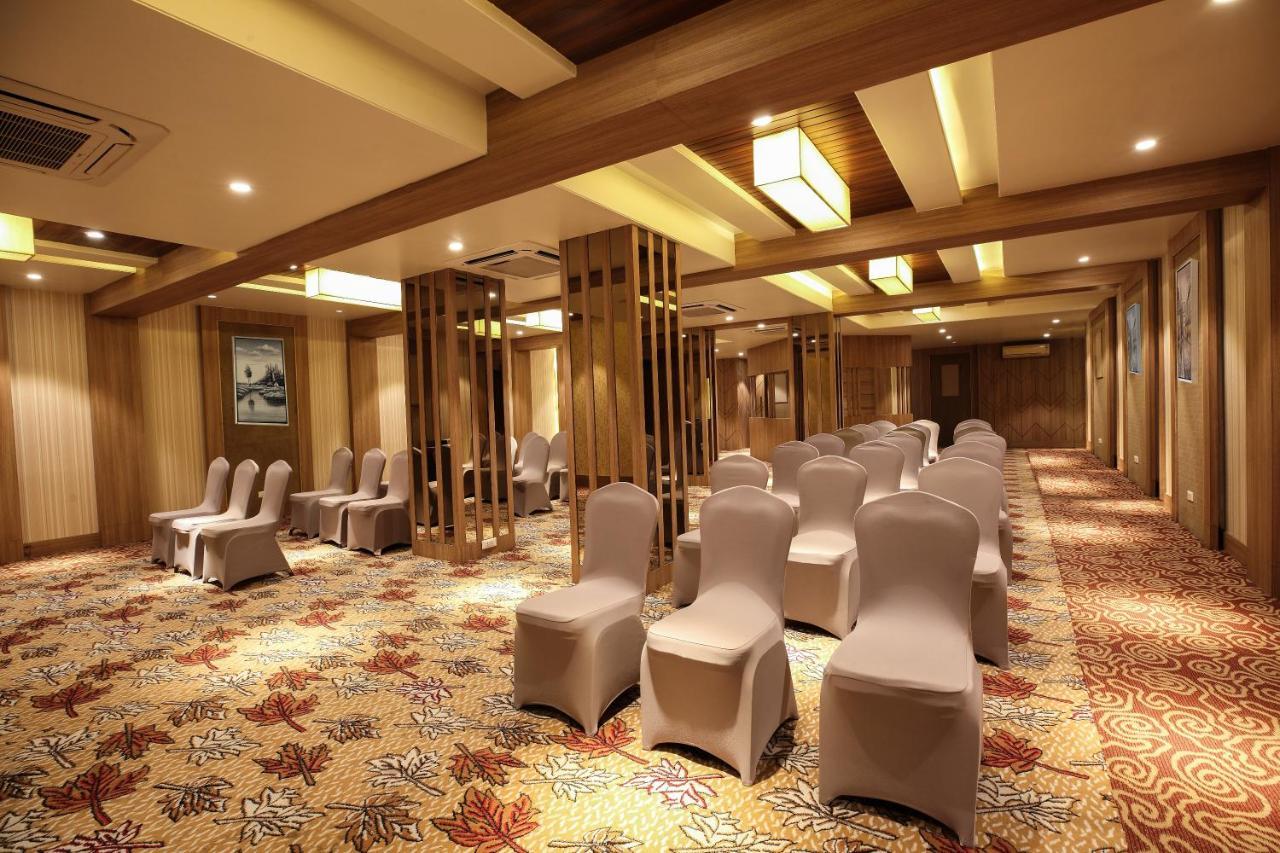 Click Hotel Nashik Extérieur photo