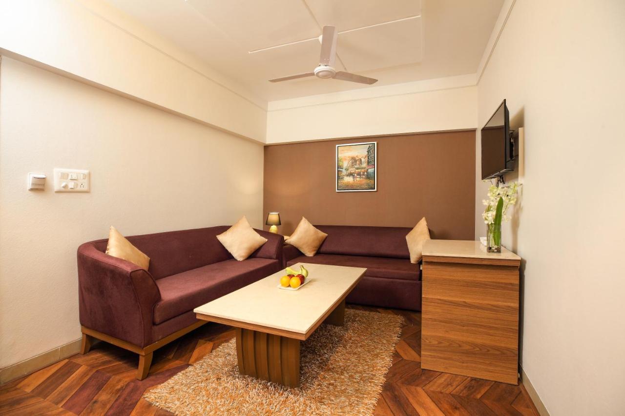 Click Hotel Nashik Extérieur photo