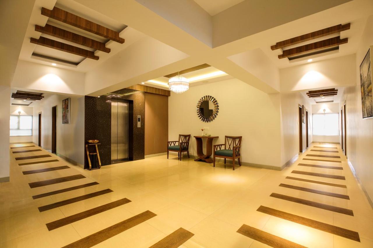 Click Hotel Nashik Extérieur photo
