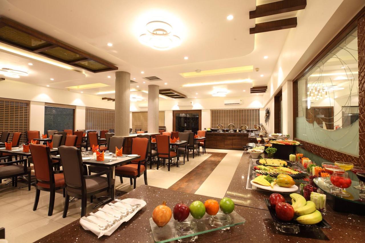 Click Hotel Nashik Extérieur photo