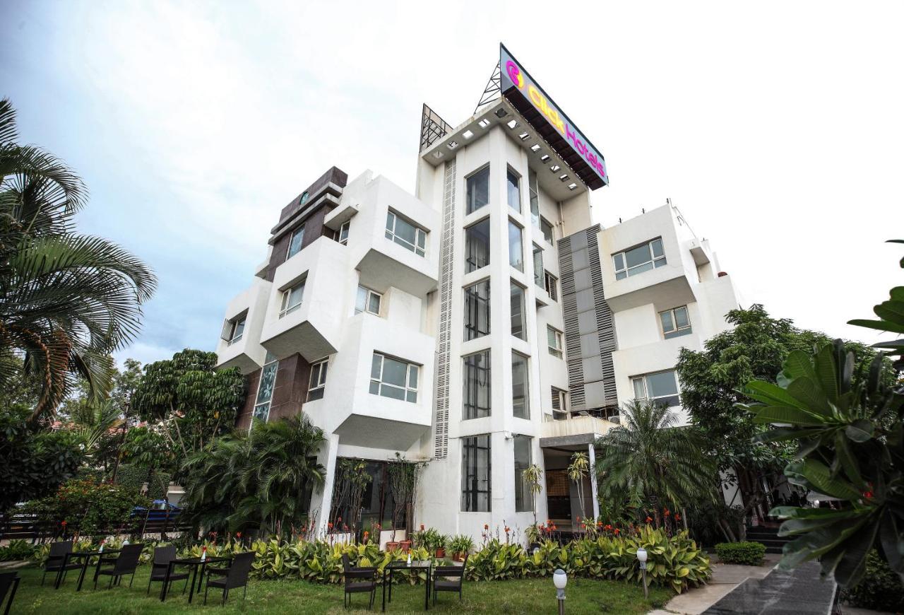 Click Hotel Nashik Extérieur photo