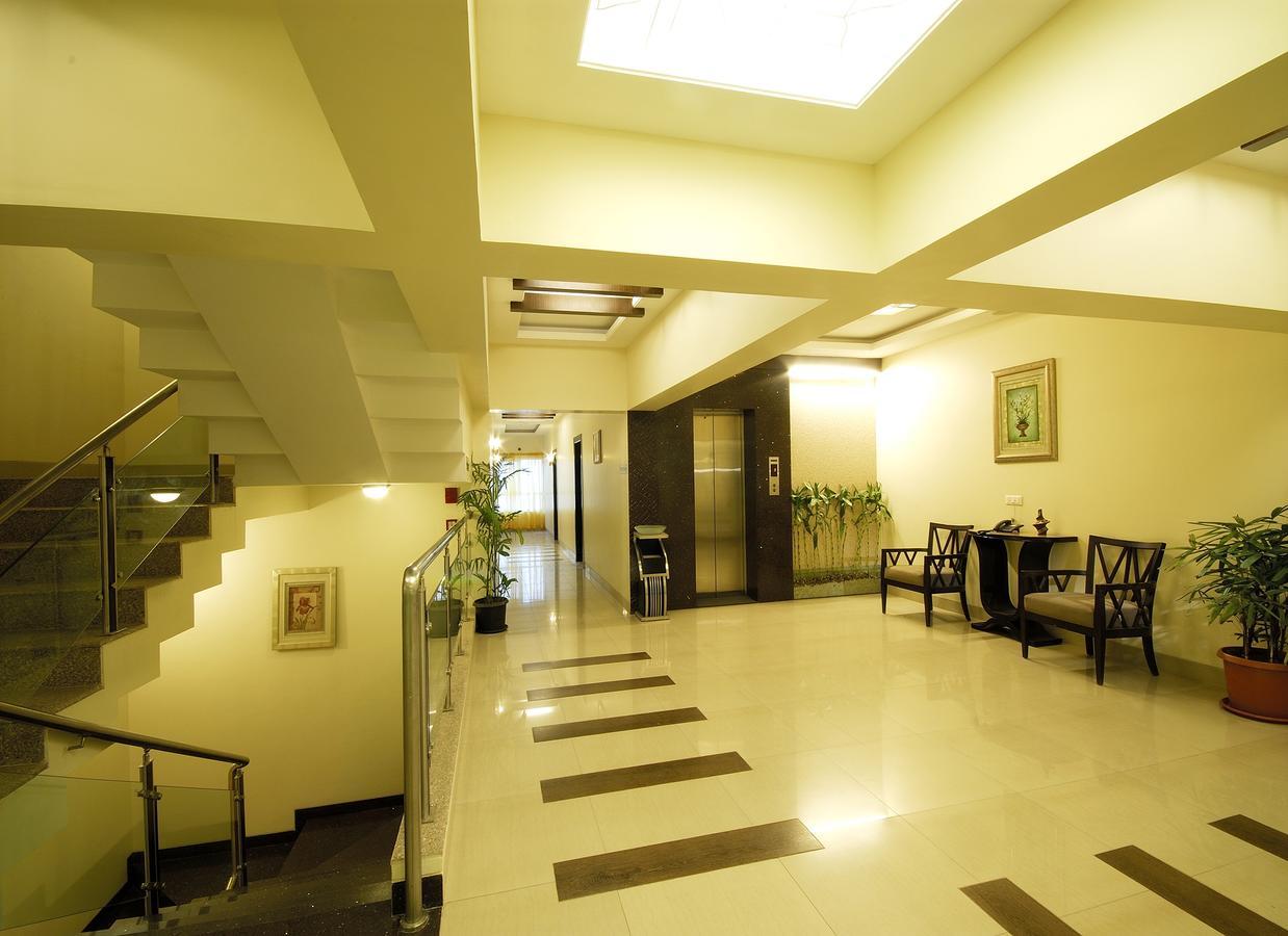 Click Hotel Nashik Extérieur photo