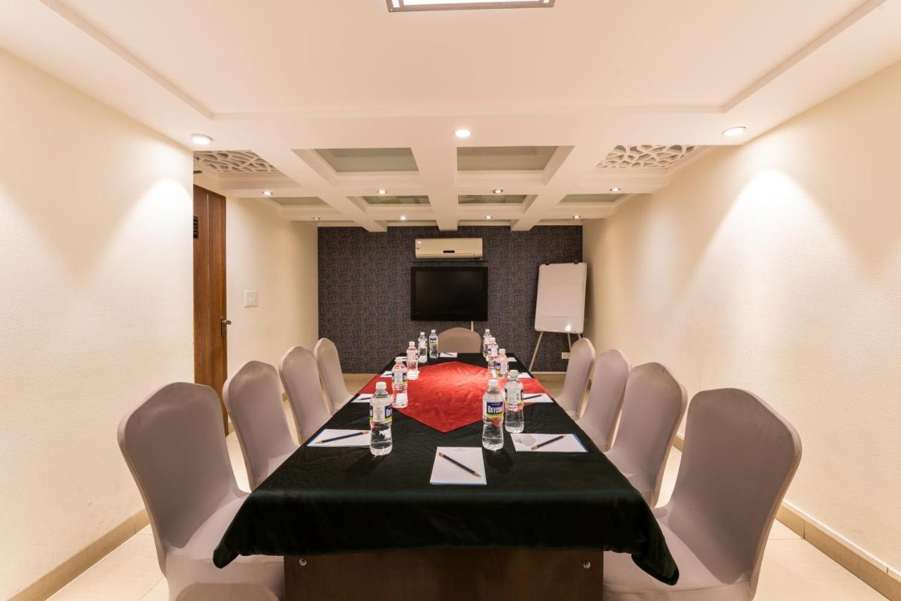 Click Hotel Nashik Extérieur photo