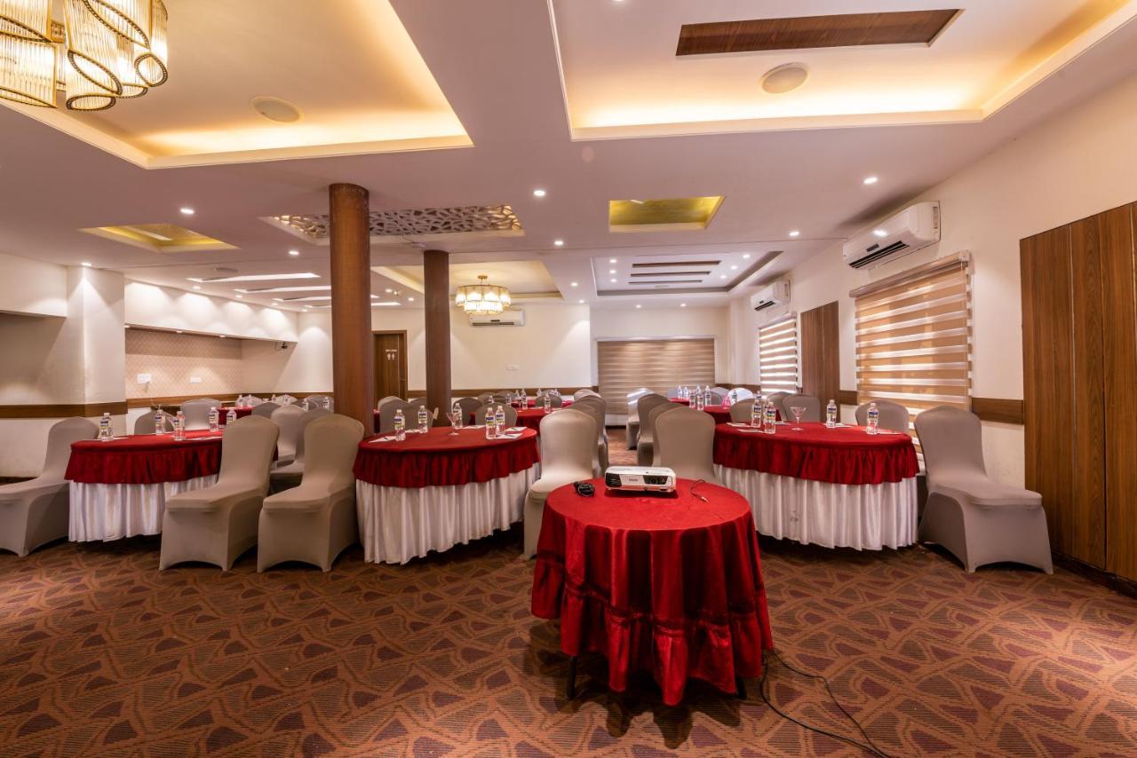 Click Hotel Nashik Extérieur photo