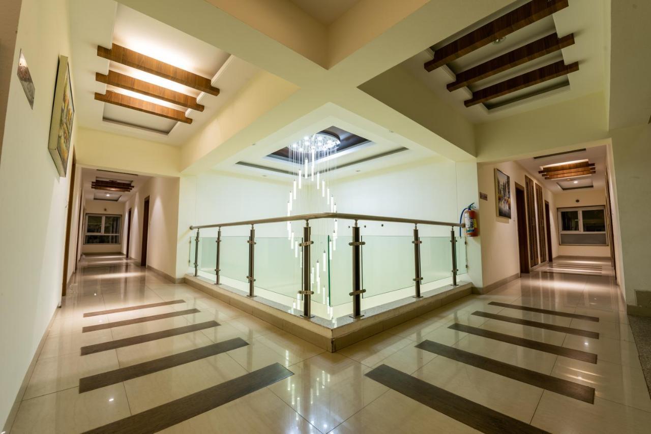 Click Hotel Nashik Extérieur photo