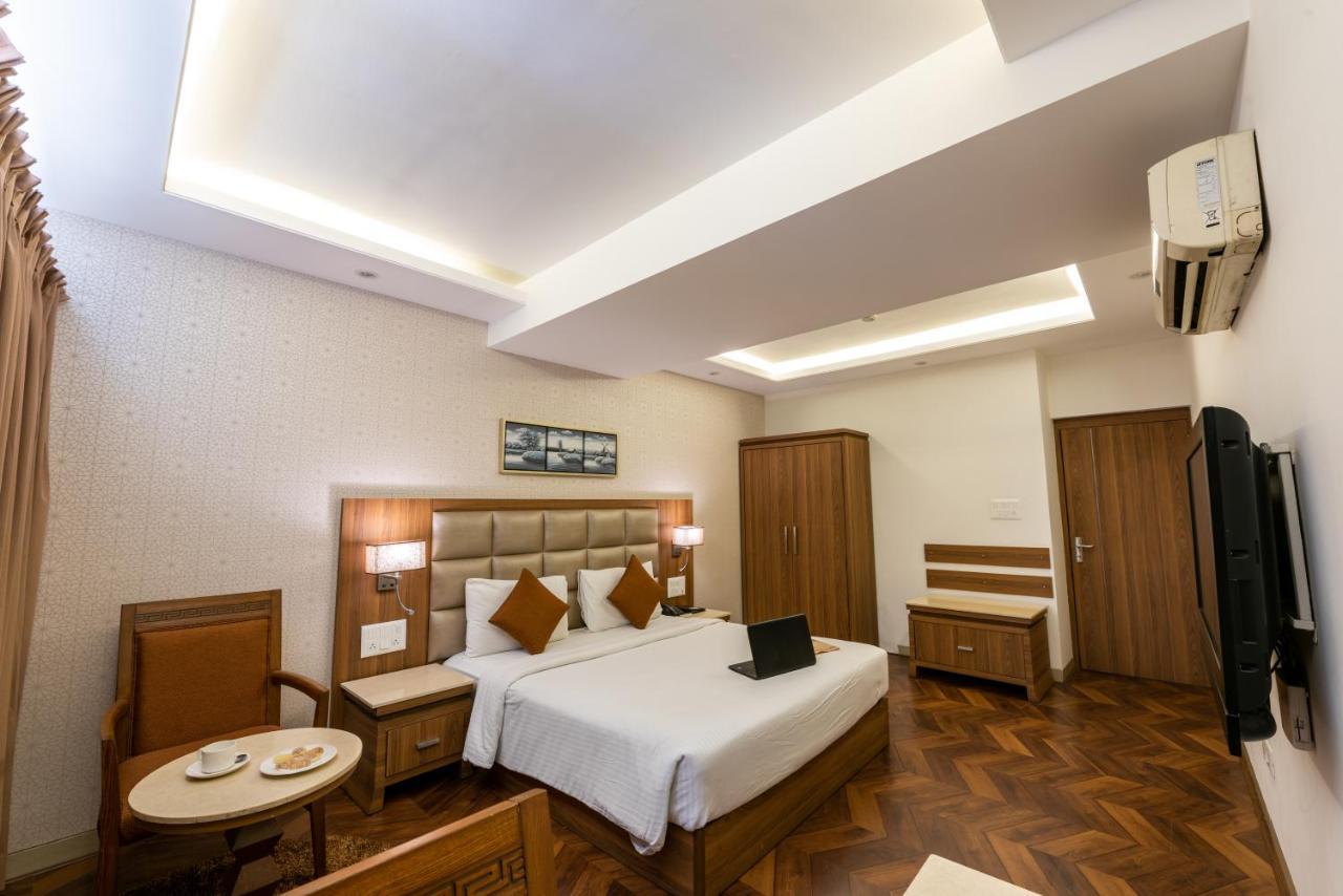 Click Hotel Nashik Extérieur photo