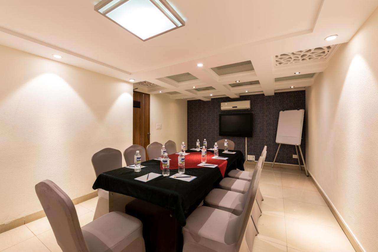 Click Hotel Nashik Extérieur photo