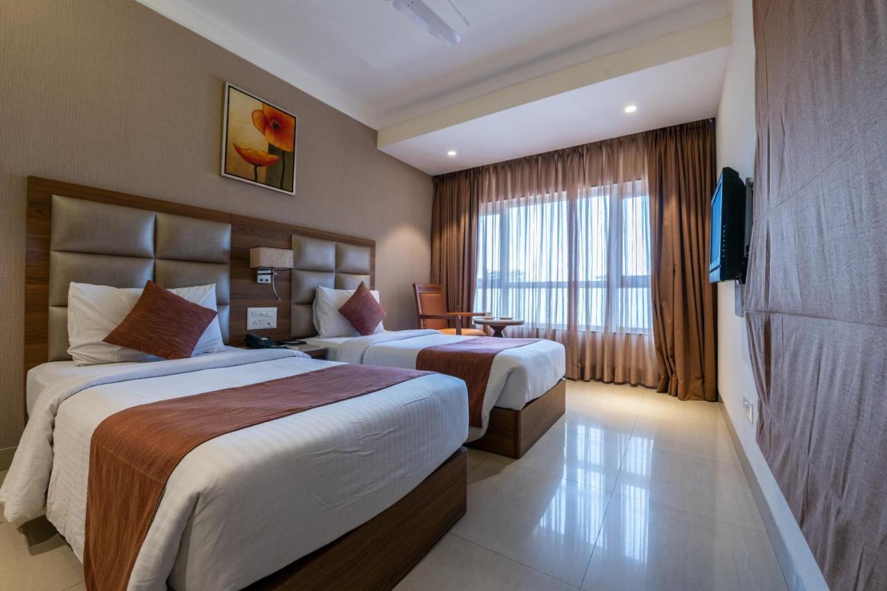 Click Hotel Nashik Extérieur photo