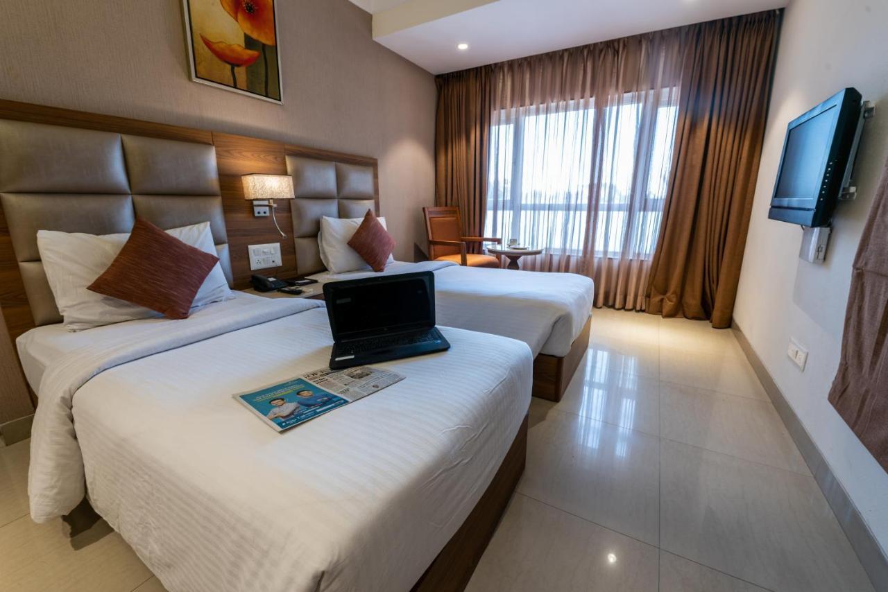 Click Hotel Nashik Extérieur photo
