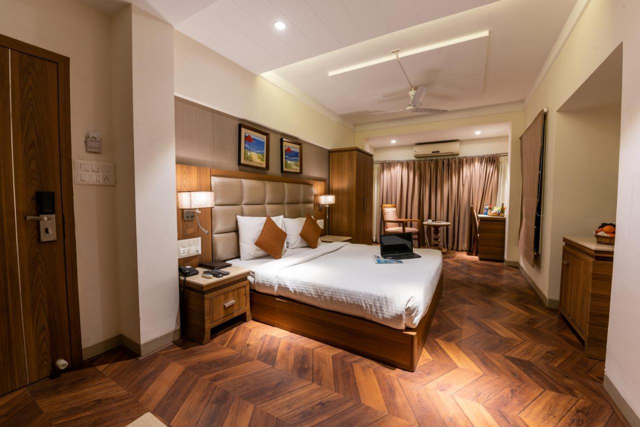 Click Hotel Nashik Extérieur photo