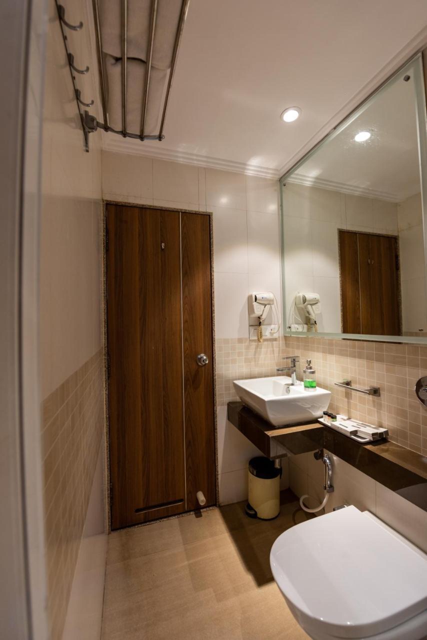 Click Hotel Nashik Extérieur photo